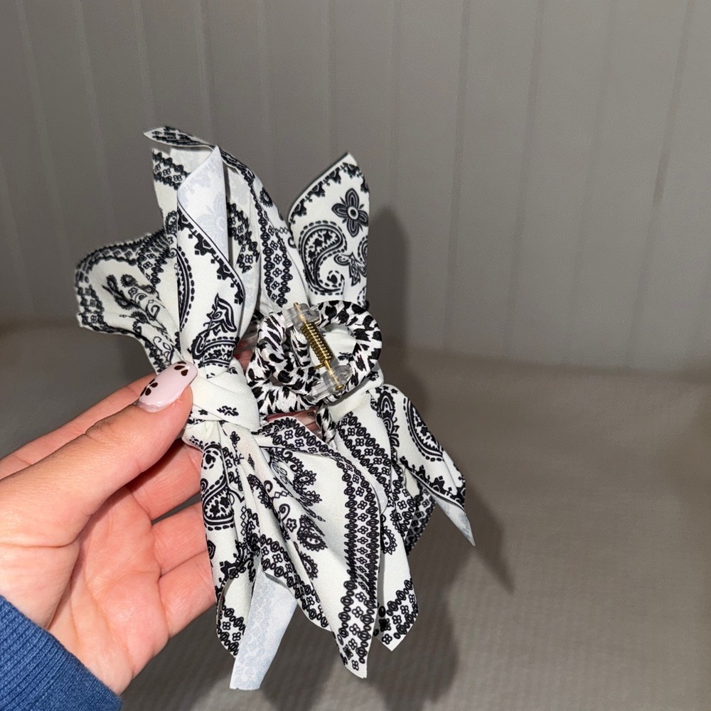 Black and White Paisley Hair Clip